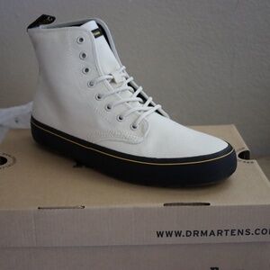 NWT Dr. Martens Monet Size 11